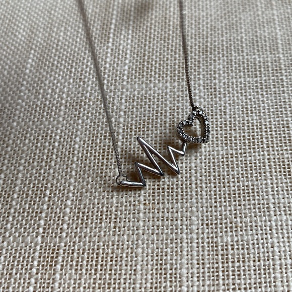 💝Diamond Heartbeat & Heart Outline Necklace - Picture 5 of 10